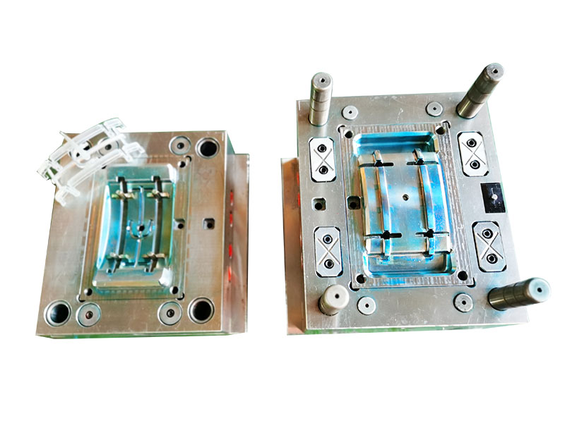 Mould for plastic parts